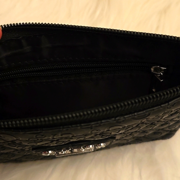 NWOT Guess wristlet - Picture 4 of 4
